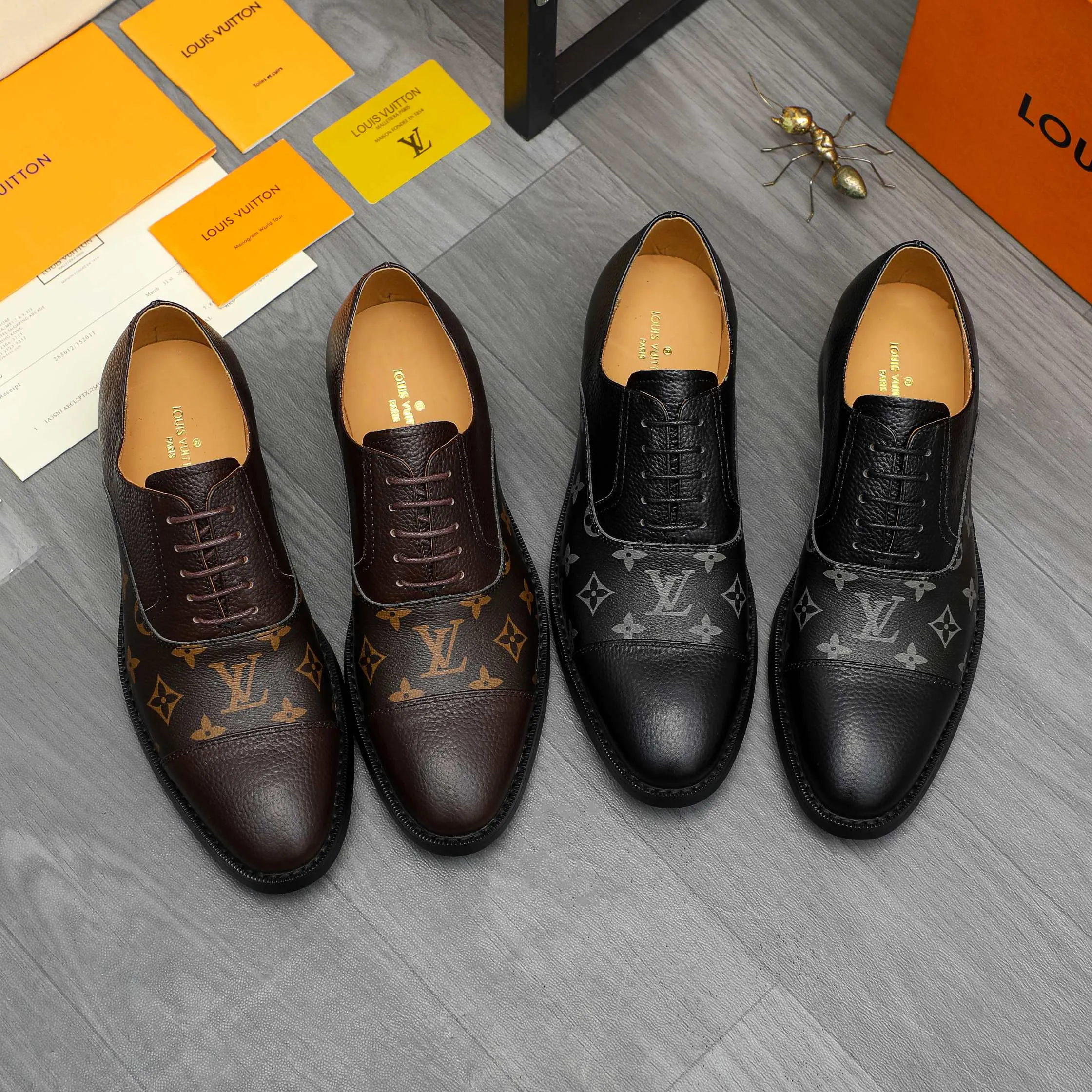 Men's shoes 💰500 Product trademark: LV "Louis Vuitton" business formal leather shoes Regular size: 39-45 (.45 customization is non-refundable) Product material: Selected pebbled cowhide stitching printed upper, cowhide lining, original rubber outsole